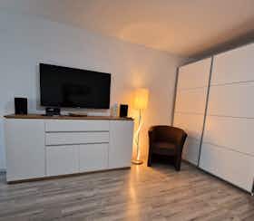 Apartment for rent for €1,490 per month in Munich, Leonhard-Frank-Straße