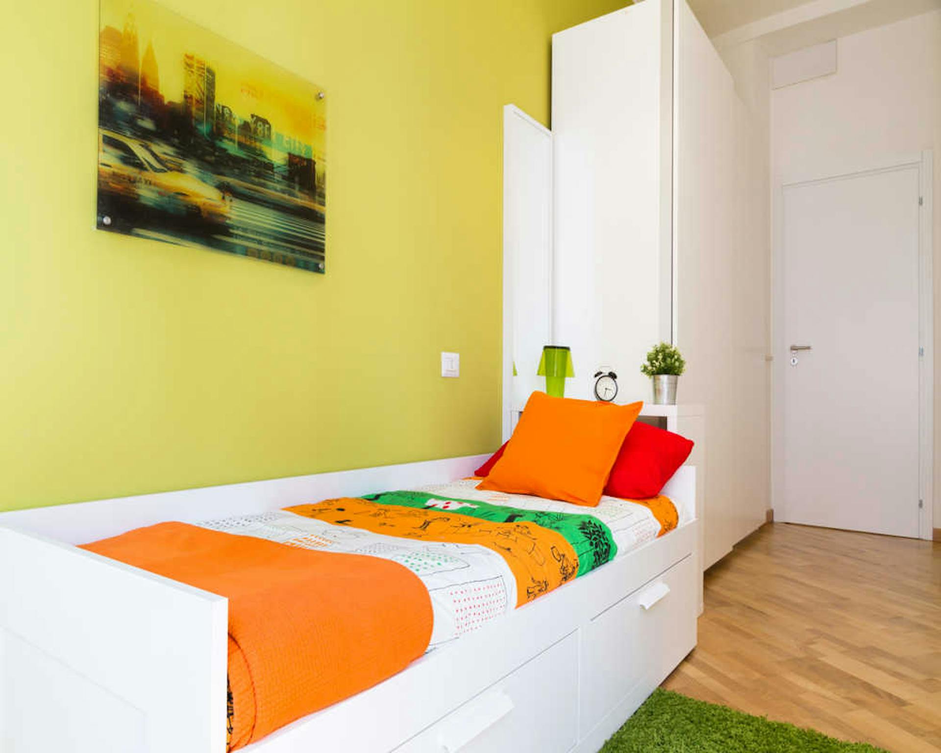 Via Larga, Milan preview