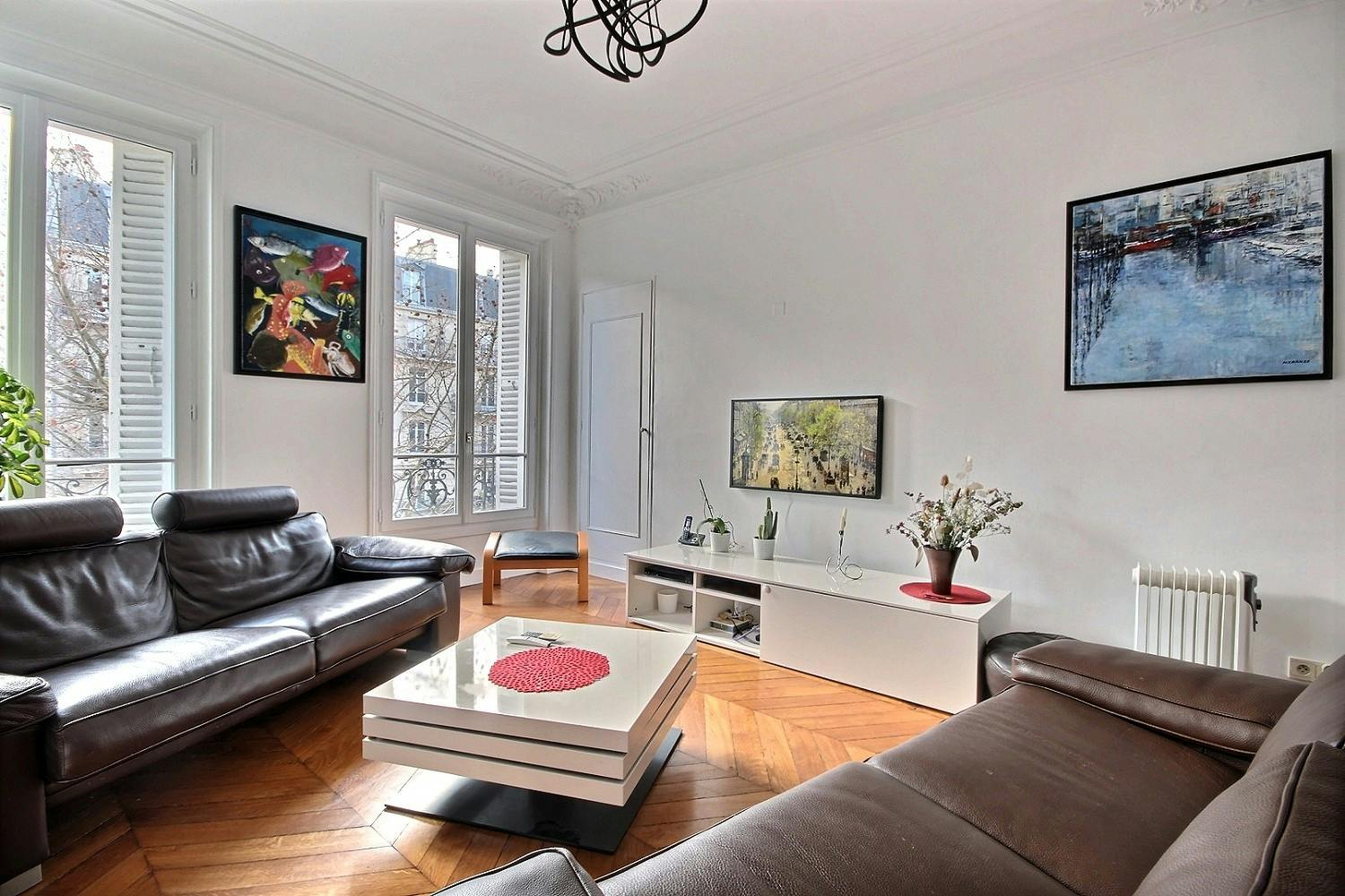 Apartment for rent for €3,240 per month in Paris, Boulevard Voltaire