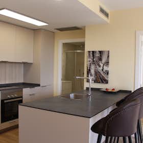 Apartment for rent for €1,950 per month in Madrid, Calle de la Oca