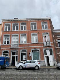 公寓 正在以 €850 的月租出租，其位于 Liège, Avenue de l'Observatoire