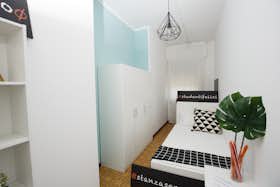 Private room for rent for €530 per month in Rimini, Via Aurelio Saffi