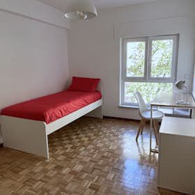 Private room for rent for €500 per month in Lisbon, Rua Prof. Prado Coelho