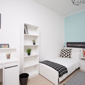 Private room for rent for €570 per month in Rimini, Vicolo Gioia