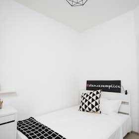 Отдельная комната сдается в аренду за 570 € в месяц в Rimini, Vicolo Gioia
