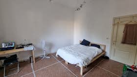 私人房间 正在以 €400 的月租出租，其位于 Parma, Piazzale Generale Carlo Alberto Dalla Chiesa