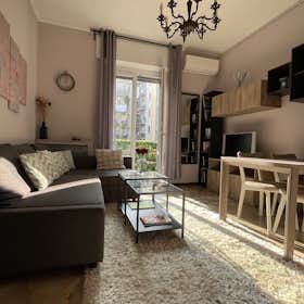 House for rent for €1,650 per month in Milan, Via Marcantonio Colonna