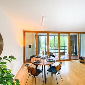 Apartment for rent for €2,150 per month in Berlin, Romy-Schneider-Straße