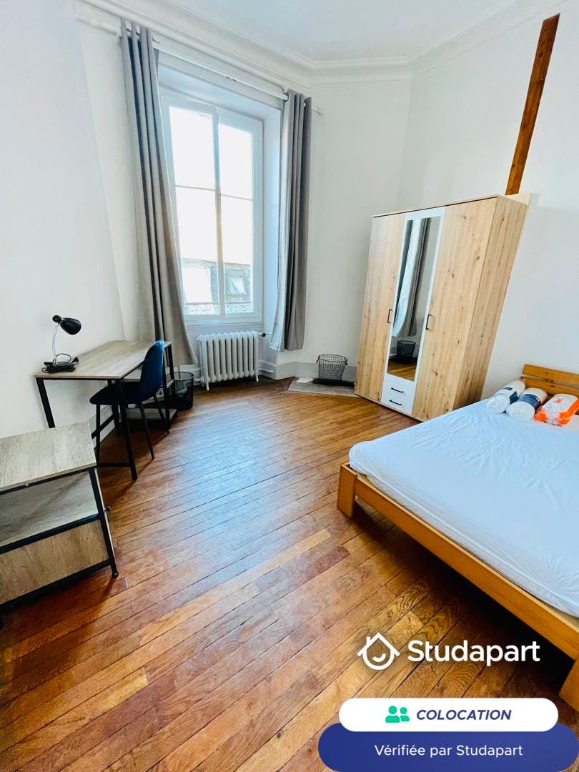 私人房间 正在以 €475 的月租出租，其位于 Bourges, Place Planchat
