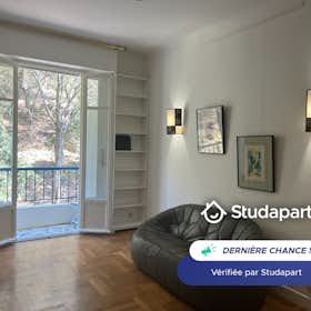 Apartment for rent for €980 per month in Nice, Boulevard du Mont-Boron
