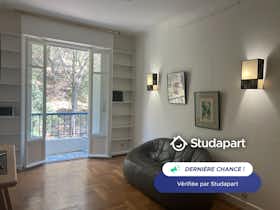 公寓 正在以 €980 的月租出租，其位于 Nice, Boulevard du Mont-Boron