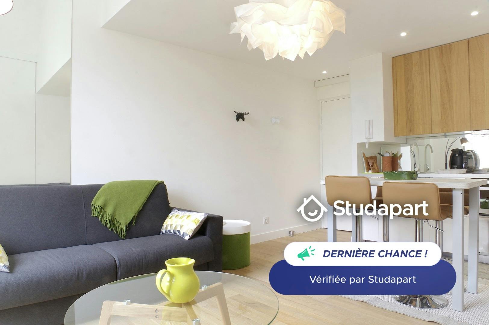 Apartment for rent for €1,400 per month in Bordeaux, Rue du Palais-Gallien