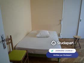 House for rent for €625 per month in Lyon, Rue Béchevelin