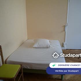 House for rent for €625 per month in Lyon, Rue Béchevelin