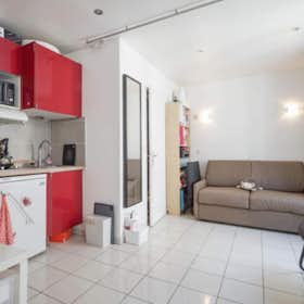 Apartment for rent for €1,140 per month in Paris, Passage Gustave Lepeu