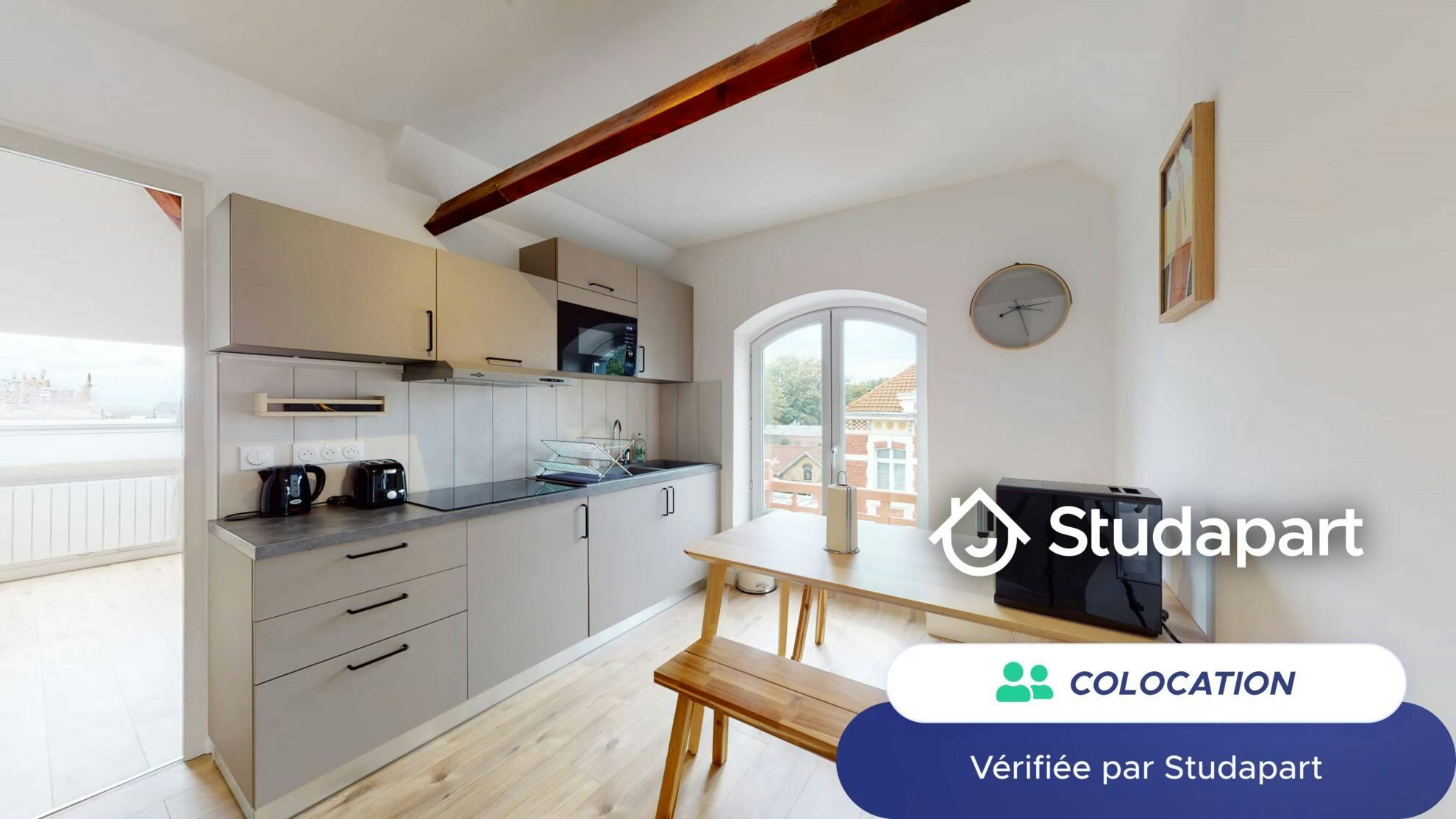Private room for rent on Rue du Faubourg de Roubaix, Lille - Vue 5