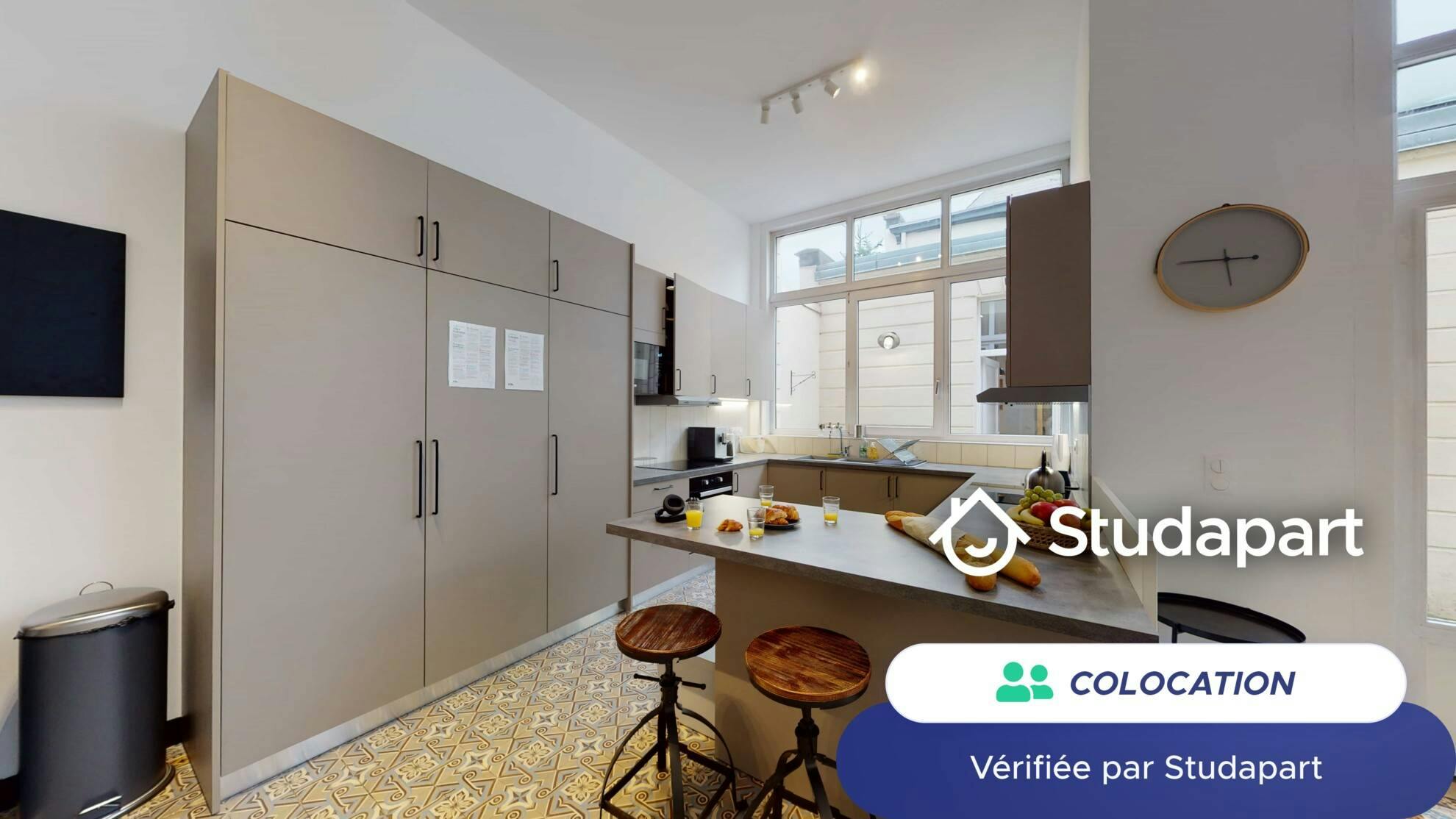 Private room for rent on Rue du Faubourg de Roubaix, Lille - Vue 4