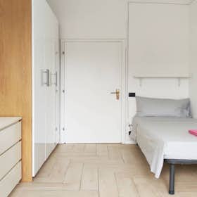 Private room for rent for €670 per month in Milan, Via Angelo De Gasperis