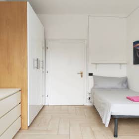 Private room for rent for €670 per month in Milan, Via Angelo De Gasperis