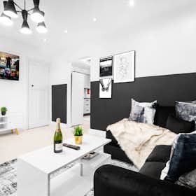 Casa para alugar por £ 2.600 por mês em Birmingham, Oakcroft Road