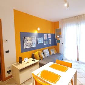 Appartamento for rent for 1.980 € per month in Forlì, Via Guido Bonali