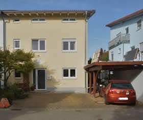 Casa para alugar por € 2.500 por mês em Gundelfingen, Ginsterweg