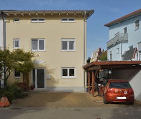 Будинок за оренду для 2 500 EUR на місяць у Gundelfingen, Ginsterweg