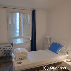 Private room for rent for €600 per month in Colombes, Rue Auguste Renoir