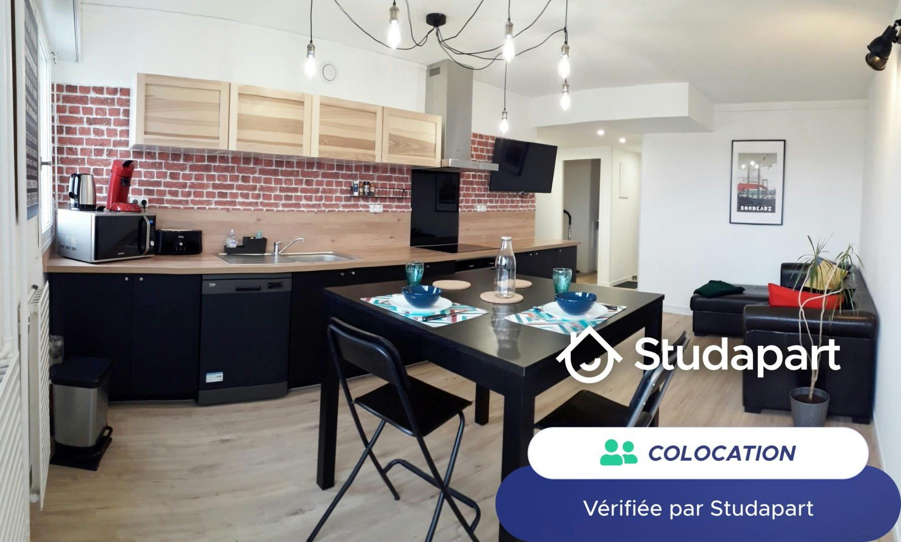 Private room for rent for €595 per month in Bordeaux, Rue Jean Artus