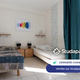 Apartment for rent for €850 per month in Aytré, Boulevard de la Mer