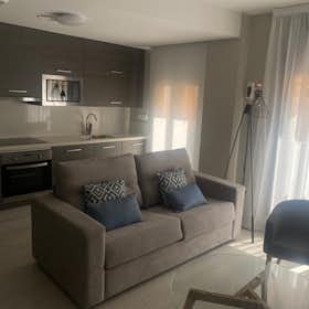Lägenhet att hyra för 2 000 € i månaden i Zaragoza, Calle Policarpo Romea
