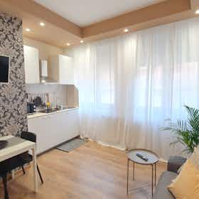 Appartement te huur voor € 1.650 per maand in Forlì, Via Carlo Cignani