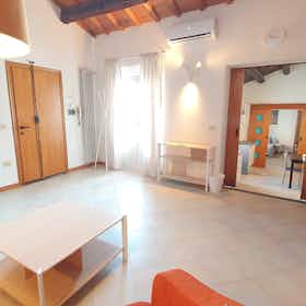 Appartement te huur voor € 1.980 per maand in Forlì, Via Giuseppe Miller