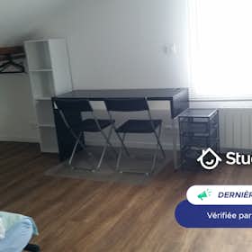 Apartment for rent for €680 per month in Vitry-sur-Seine, Avenue du Colonel Fabien