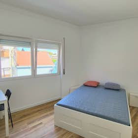 Private room for rent for €380 per month in Gondomar, Rua das Arroteias