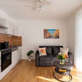 Apartment for rent for €2,079 per month in Vienna, Inzersdorfer Straße