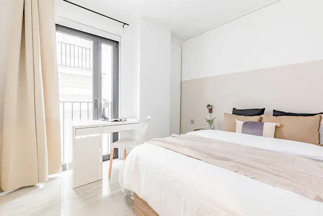 Private room in Carrer Comte de Montornés, Valencia (1442736) room image 1