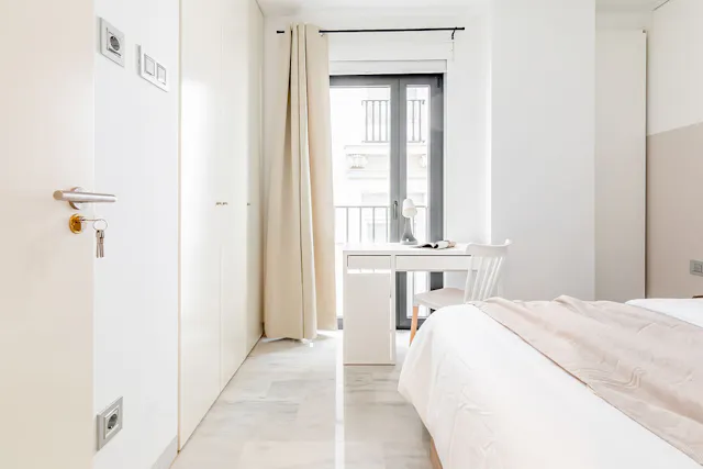 Private room in Carrer Comte de Montornés, Valencia (1442736) room image 2