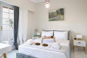 Appartement te huur voor € 850 per maand in Athens, Solomou
