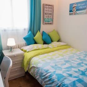 Private room for rent for €750 per month in Madrid, Avenida del Levante