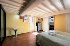 Huis te huur voor € 1.000 per maand in Siena, Via del Porrione