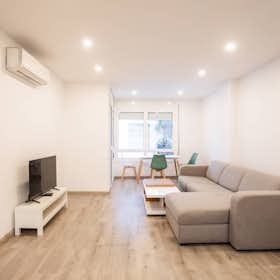 Apartment for rent for €1,550 per month in Barcelona, Avinguda del Paral.lel