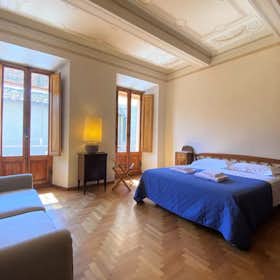 Huis te huur voor € 1.000 per maand in Siena, Via della Fonte