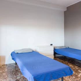Cameră comună de închiriat pentru 390 EUR pe lună în Trezzano sul Naviglio, Piazza San Lorenzo