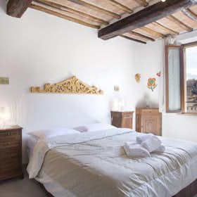 Dom do wynajęcia za 1000 € miesięcznie w mieście Siena, Via del Porrione