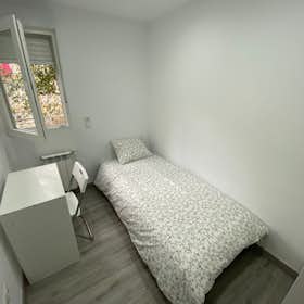 Private room for rent for €450 per month in Madrid, Calle de Godella
