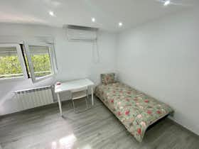 Cameră privată de închiriat pentru 520 EUR pe lună în Madrid, Calle de Godella
