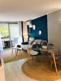 Appartement te huur voor € 1.100 per maand in Marseille, Rue Étienne Milan