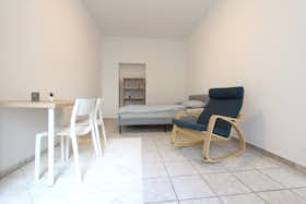 Lägenhet att hyra för 720 € i månaden i Vienna, Sechshauser Gürtel