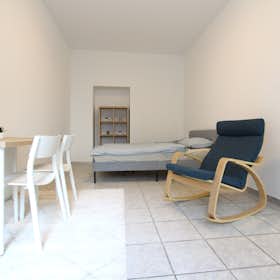 Lägenhet att hyra för 750 € i månaden i Vienna, Sechshauser Gürtel